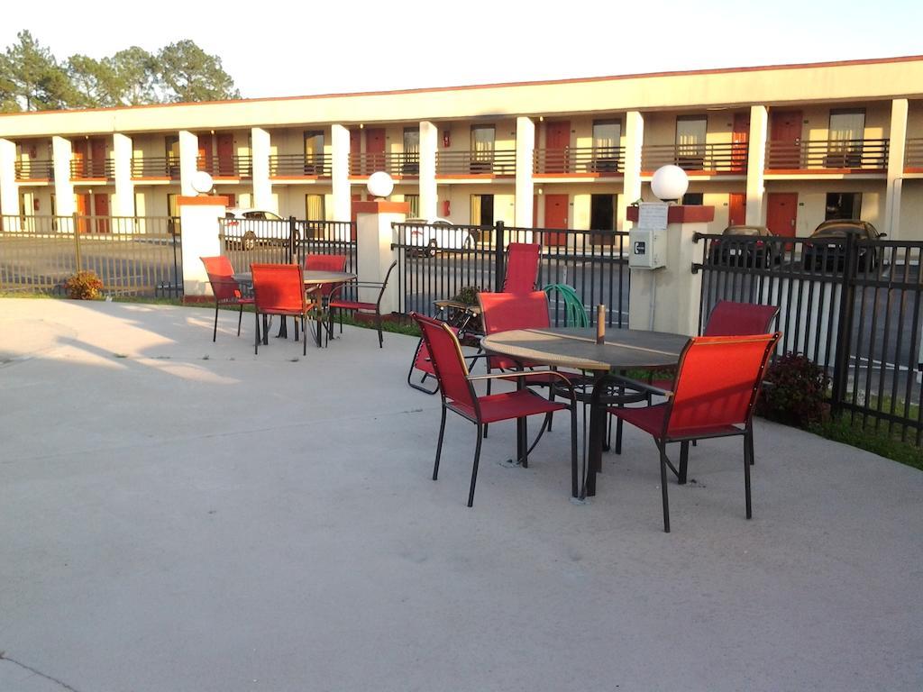 New Valdosta Inn And Suites Esterno foto